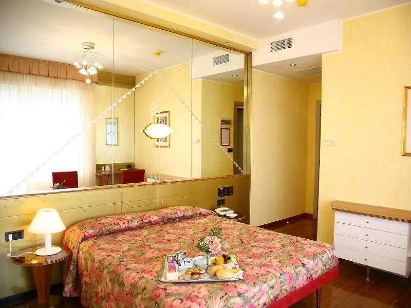 Hotel Nautico Riccione 4*,
