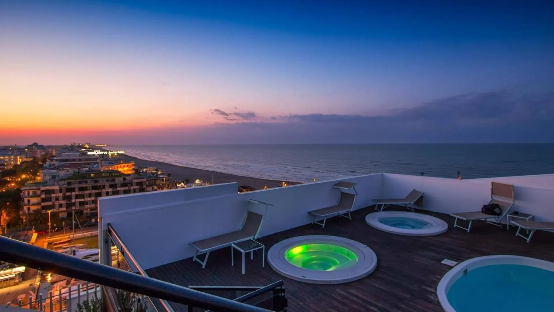 Hotel Nautico Riccione 4*,